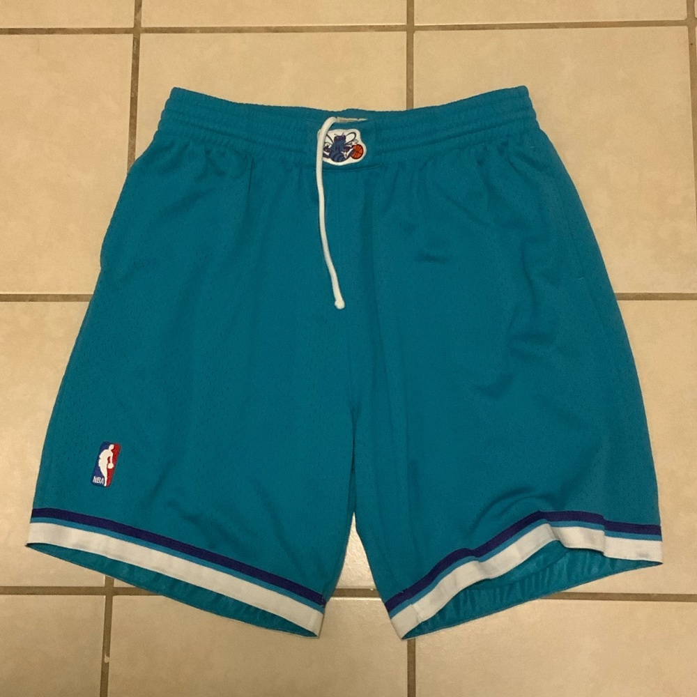 Mitchell & Ness Charolette Hornets Throwback Shorts